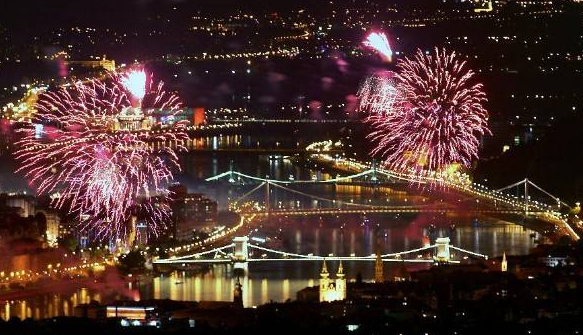 深圳國慶焰火晚會(huì)-富博包裝集體慶祝建國70周年
